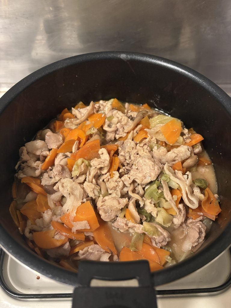 完成した豚こまとキャベツの味噌煮