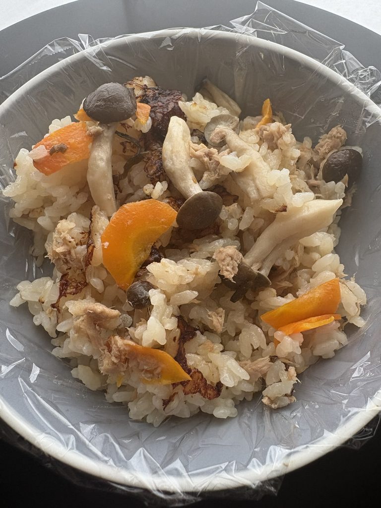 ツナ塩こんぶ炊き込みご飯の完成写真