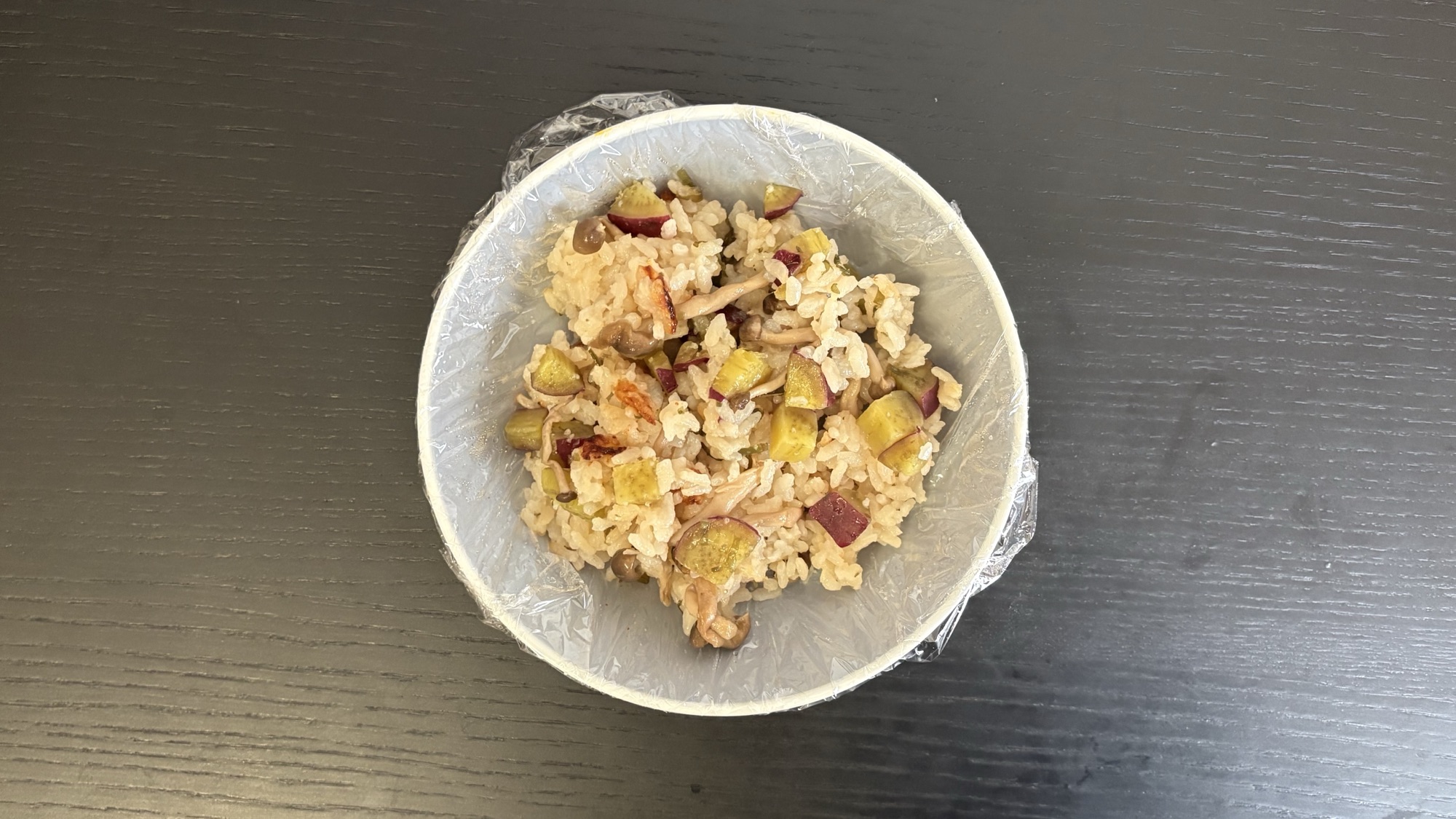 さつまいもとしめじの炊き込みご飯を作ってみました｜油揚げを忘れても、そのまま続行
